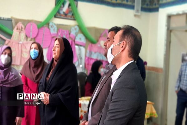 نمایشگاه دست‌سازه‌های دانش‌آموزان استثنایی در بهارستان یک