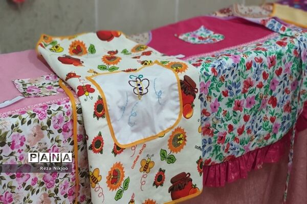 نمایشگاه دست‌سازه‌های دانش‌آموزان استثنایی در بهارستان یک