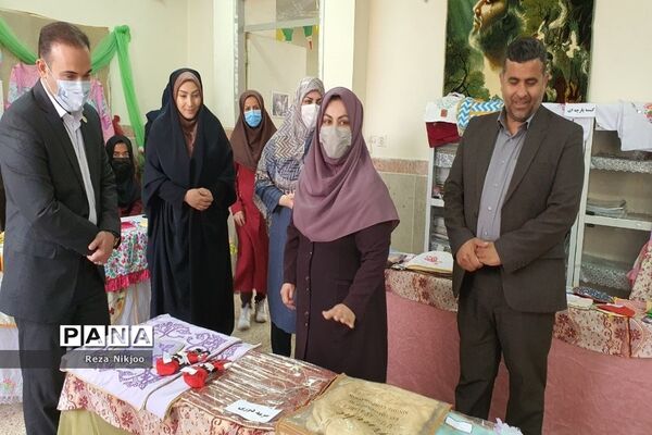 نمایشگاه دست‌سازه‌های دانش‌آموزان استثنایی در بهارستان یک