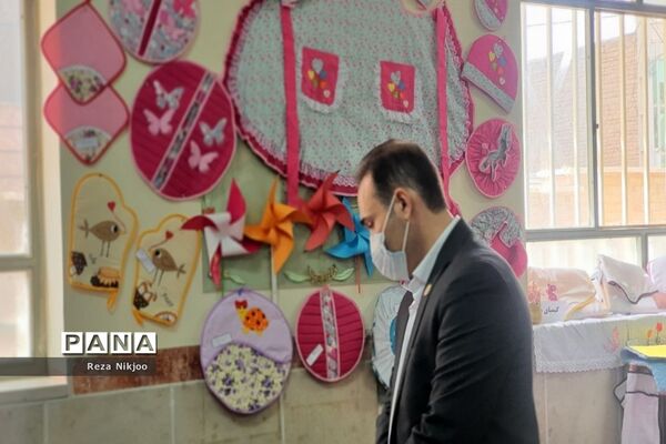نمایشگاه دست‌سازه‌های دانش‌آموزان استثنایی در بهارستان یک