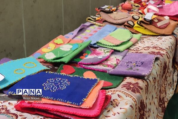 نمایشگاه دست‌سازه‌های دانش‌آموزان استثنایی در بهارستان یک