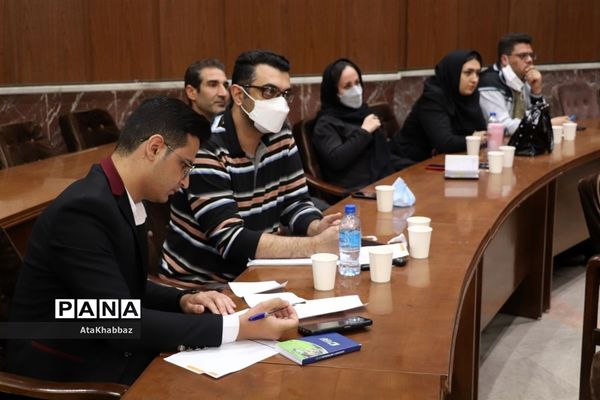 نشست تبیینی طرح مردمی‌سازی و توزیع عادلانه یارانه‌ها در تبریز