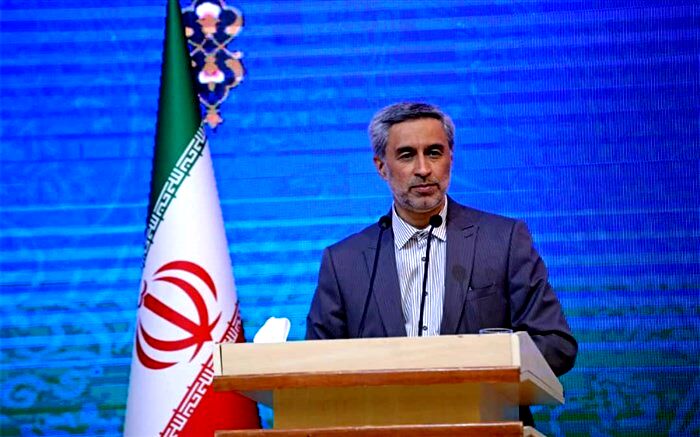 معلمان انسان‌سازند و بالاتر از این مقام جایگاهی نیست