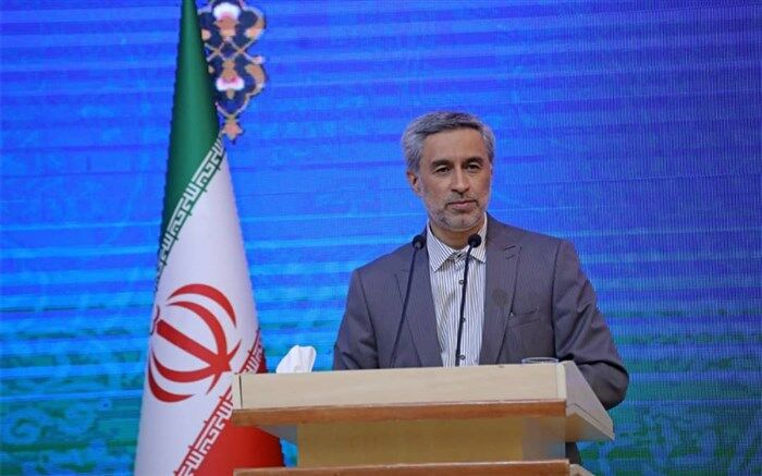 معلمان انسان‌سازند و بالاتر از این مقام جایگاهی نیست