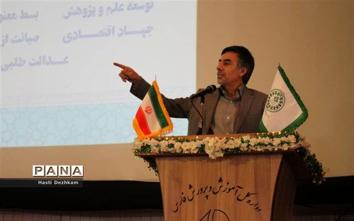 احترام به والدین کلید اصلی دریچه‌های موفقیت است