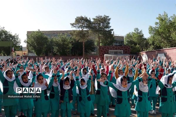 پیاده‌روی و صبحانه سالم در مدارس آباده