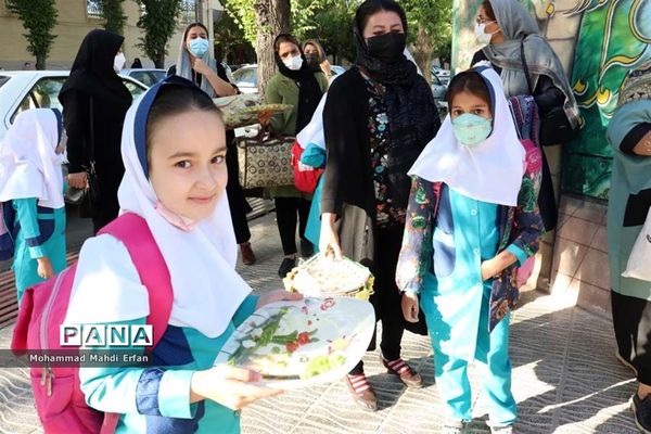 پیاده‌روی و صبحانه سالم در مدارس آباده