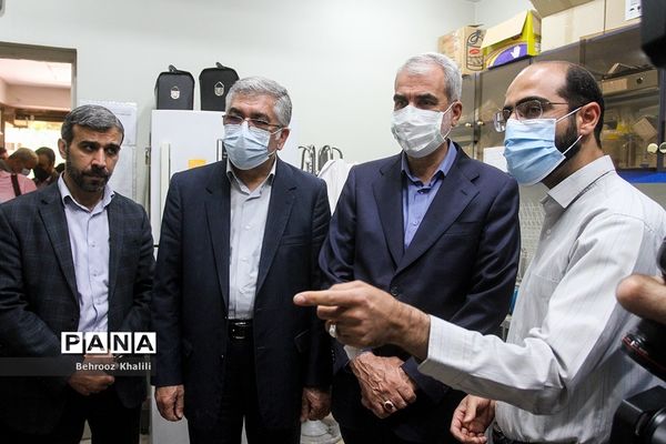 بازدید وزیر آموزش و پرورش از پژوهشگاه رویان