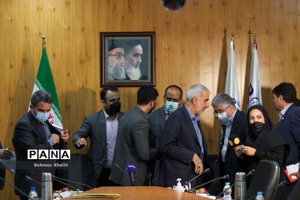 بازدید وزیر آموزش و پرورش از پژوهشگاه رویان