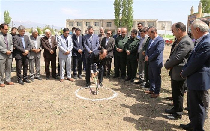 کلنگ‌زنی زمین چمن مصنوعی در شهرستان نیر
