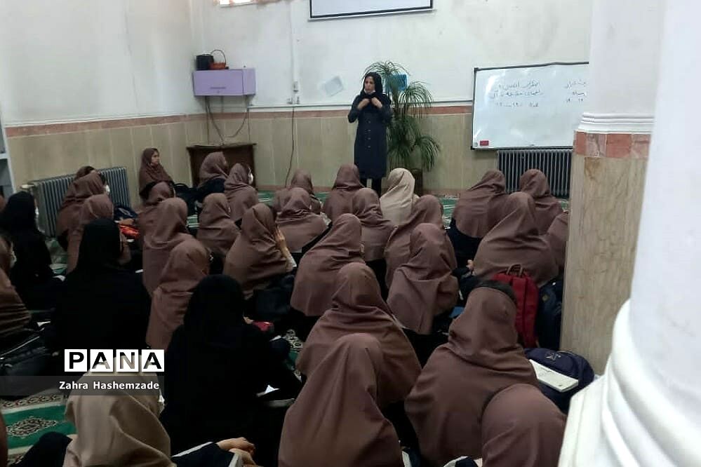 همایش مقابله با اضطراب امتحانی در دبیرستان مهدیه ناحیه یک شهرری