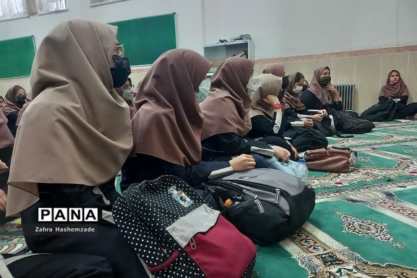 همایش مقابله با اضطراب امتحانی در دبیرستان مهدیه ناحیه یک شهرری