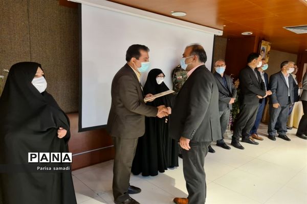 آیین تجلیل از معلمان نمونه استانی و منطقه‌ای در منطقه ۱۳ شهر تهران