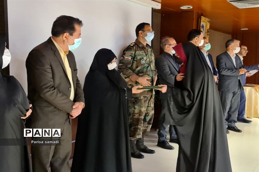 آیین تجلیل از معلمان نمونه استانی و منطقه‌ای در منطقه ۱۳ شهر تهران