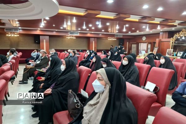 آیین تجلیل از معلمان نمونه استانی و منطقه‌ای در منطقه ۱۳ شهر تهران