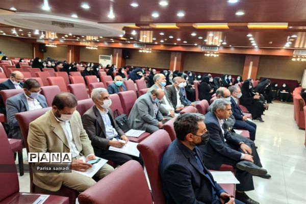 آیین تجلیل از معلمان نمونه استانی و منطقه‌ای در منطقه ۱۳ شهر تهران