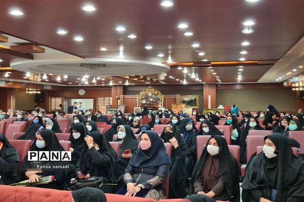 آیین تجلیل از معلمان نمونه استانی و منطقه‌ای در منطقه ۱۳ شهر تهران