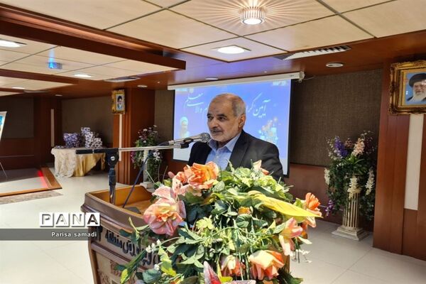 آیین تجلیل از معلمان نمونه استانی و منطقه‌ای در منطقه ۱۳ شهر تهران