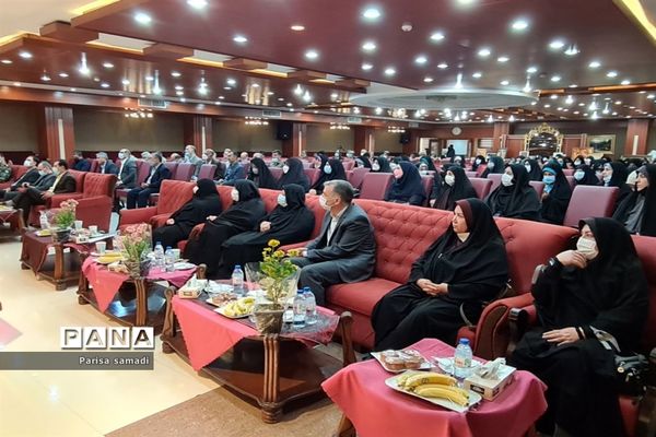 آیین تجلیل از معلمان نمونه استانی و منطقه‌ای در منطقه ۱۳ شهر تهران