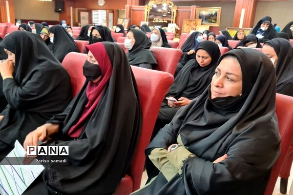 آیین تجلیل از معلمان نمونه استانی و منطقه‌ای در منطقه ۱۳ شهر تهران