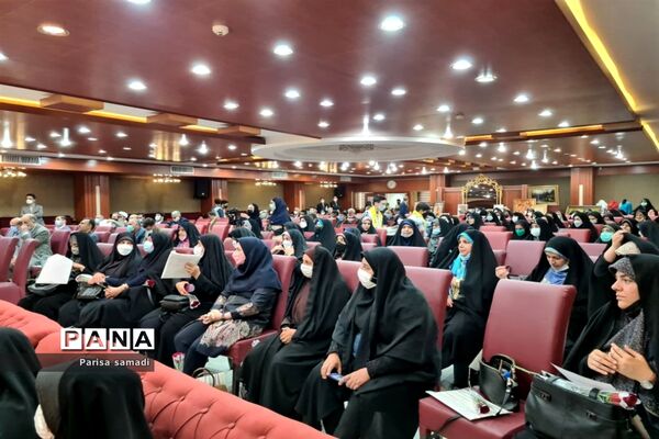 آیین تجلیل از معلمان نمونه استانی و منطقه‌ای در منطقه ۱۳ شهر تهران
