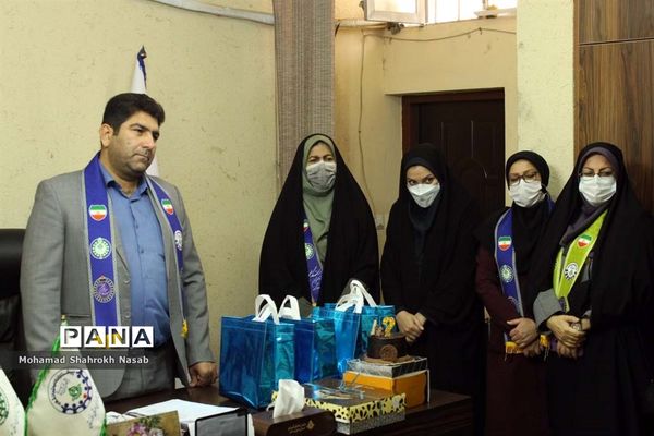 دیدار جمعی از دانش‌آموزان مدرسه تشکیلاتی پاینده با مدیر سازمان دانش‌آموزی استان خوزستان