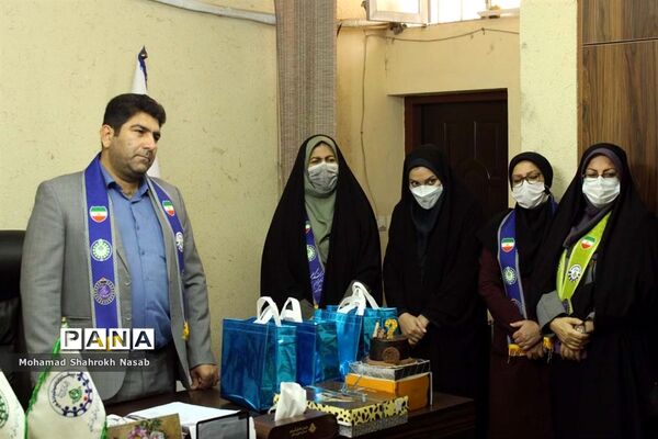 دیدار جمعی از دانش‌آموزان مدرسه تشکیلاتی پاینده با مدیر سازمان دانش‌آموزی استان خوزستان