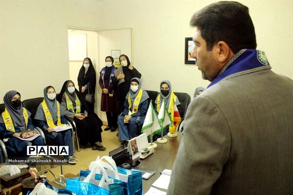 دیدار جمعی از دانش‌آموزان مدرسه تشکیلاتی پاینده با مدیر سازمان دانش‌آموزی استان خوزستان