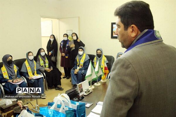 دیدار جمعی از دانش‌آموزان مدرسه تشکیلاتی پاینده با مدیر سازمان دانش‌آموزی استان خوزستان