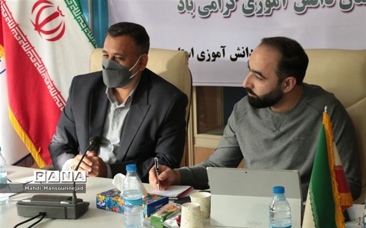 دانش‌آموزان در حوزه علم و فرهنگ و تمدن مطالعه و پژوهش کنند