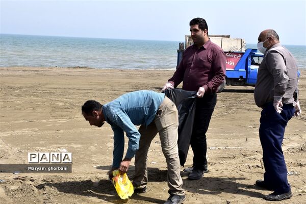 ساحل بهنمیر به‌مناسبت هفته سلامت پاک شد