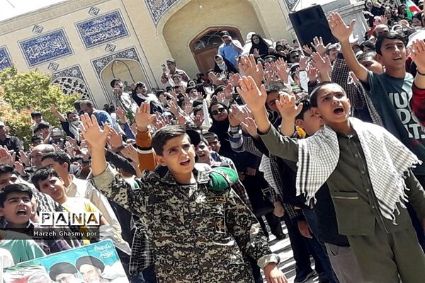 اجرای بزرگ سرود سلام فرمانده در کاشمر