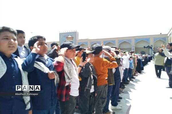 اجرای بزرگ سرود سلام فرمانده در کاشمر