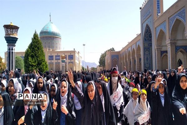 اجرای بزرگ سرود سلام فرمانده در کاشمر