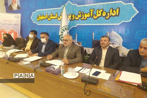 برگزاری مرحله فینال مسابقات مناظره دانش‌آموزی در اصفهان