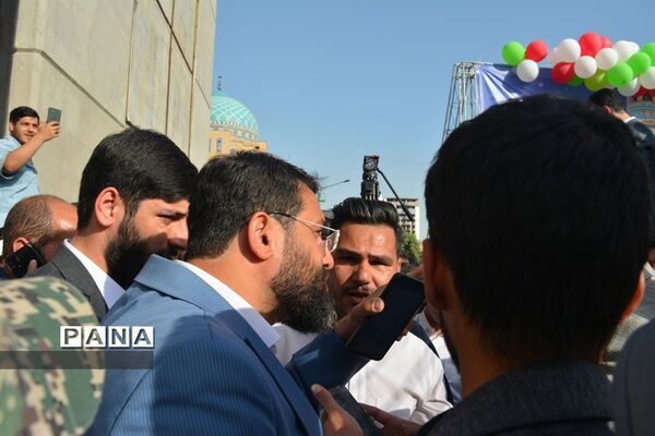 مراسم اجرای سرود سلام فرمانده در مشهد الرضا(ع)