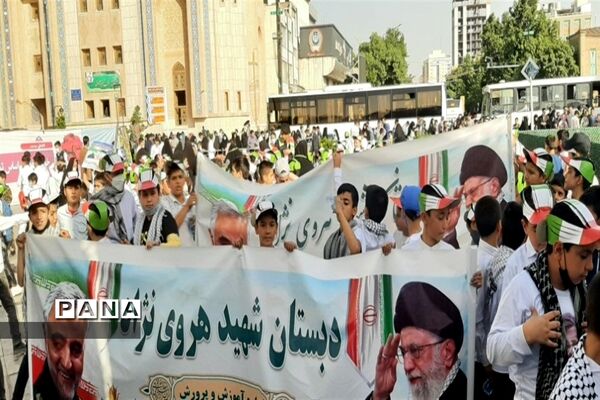 مراسم اجرای سرود سلام فرمانده در مشهد الرضا(ع)