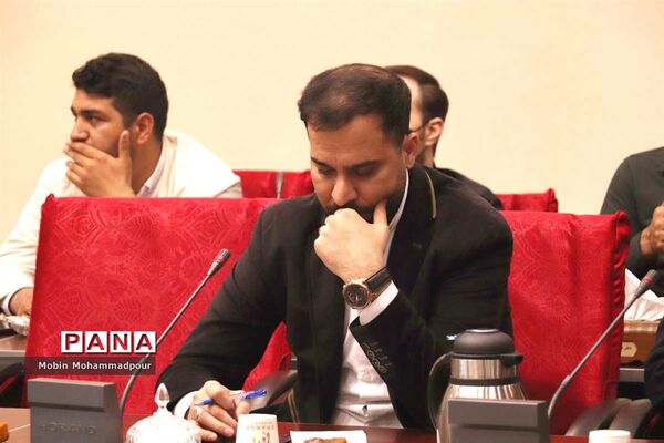 نشست صمیمی فرمانده سپاه عاشورا آذربایجان شرقی با اصحاب رسانه