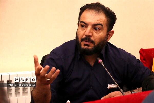 نشست صمیمی فرمانده سپاه عاشورا آذربایجان شرقی با اصحاب رسانه