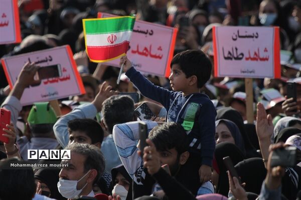 مراسم اجرای سرود سلام فرمانده در مشهد الرضا(ع)