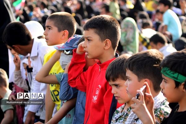 مراسم اجرای سرود سلام فرمانده در مشهد الرضا(ع)