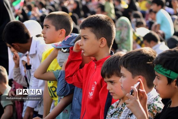 مراسم اجرای سرود سلام فرمانده در مشهد الرضا(ع)