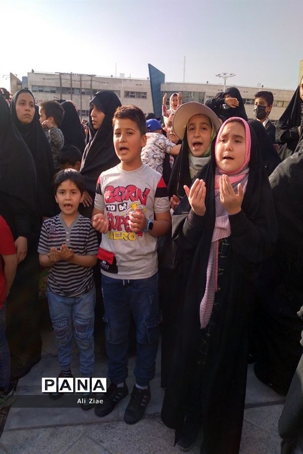 سرود حماسی سلام فرمانده در میدان شهدای مشهد