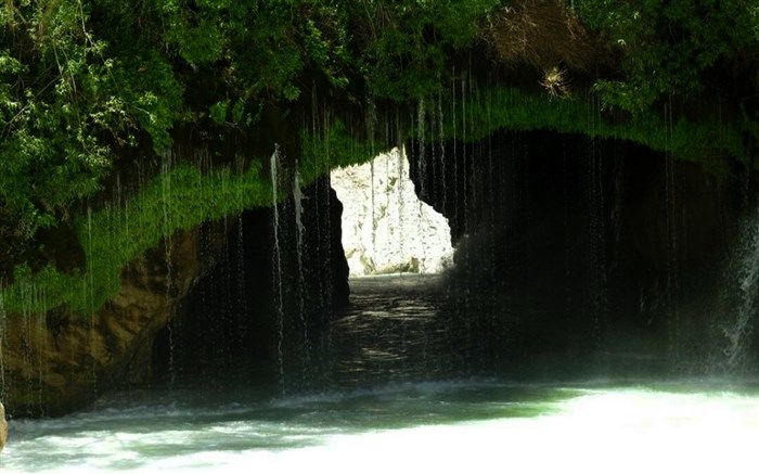 آن جا که تخت سلیمان رود بر آب