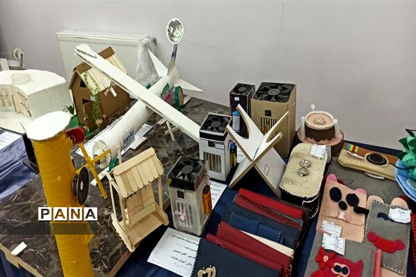 برگزاری نمایشگاه آثار و ابتکارات دانش‌آموزان مدارس سما همدان