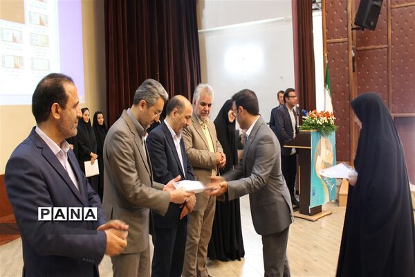 تجلیل از معلمان مدارس استثنایی