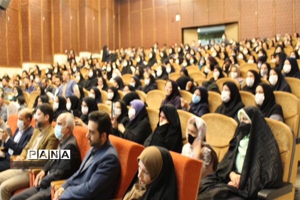 تجلیل از معلمان مدارس استثنایی