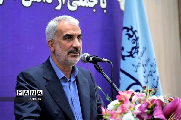 نشست صمیمانه وزیر آموزش و پرورش با جمعی از دانش‌آموزان استان اصفهان