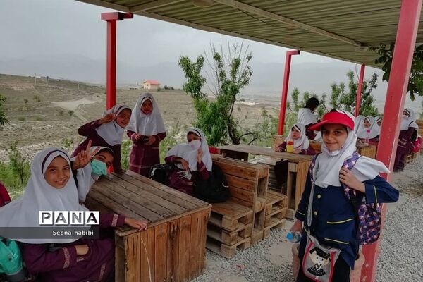 اردوی گردشی و علمی دانش‌آموزان رودهن در مزرعه خورشید دماوند