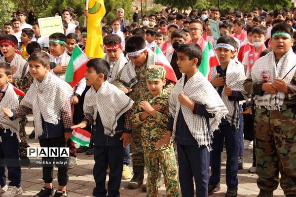 همنوایی دهه هشتادی و نودی‌ها با سرود سلام فرمانده در تربت جام